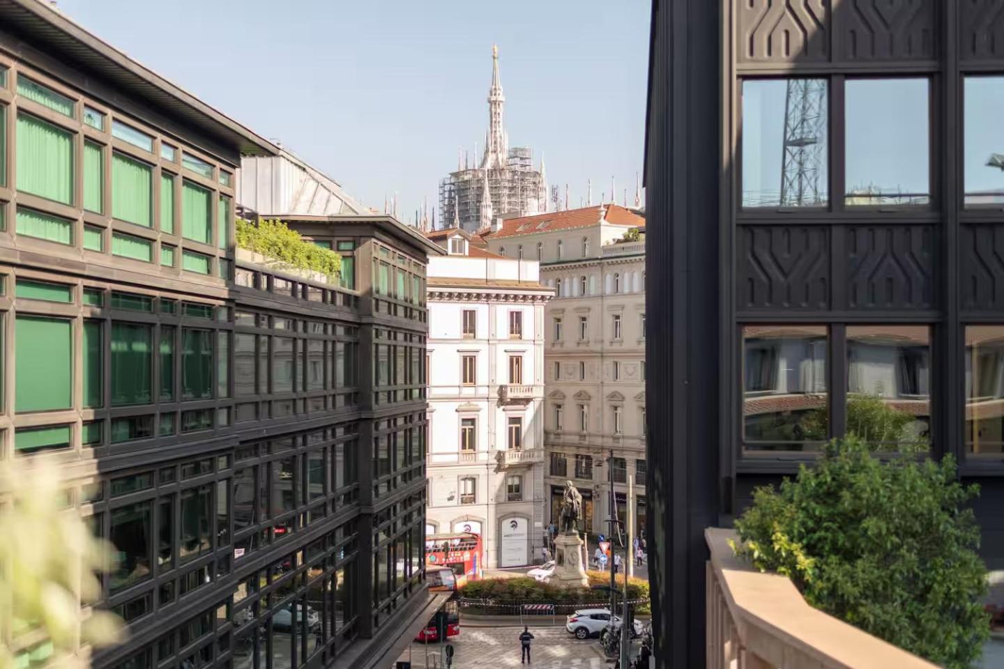 4 Bedroom With Terrace - Duomo View Apartment Milan