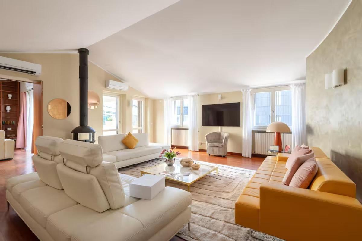 4 Bedroom With Terrace - Duomo View * Milan